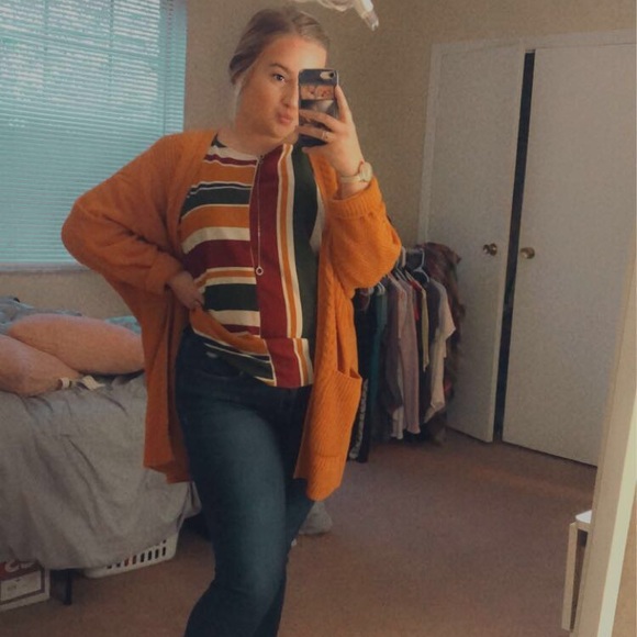 MEET YOUR POSHER - Picture 5 of 7